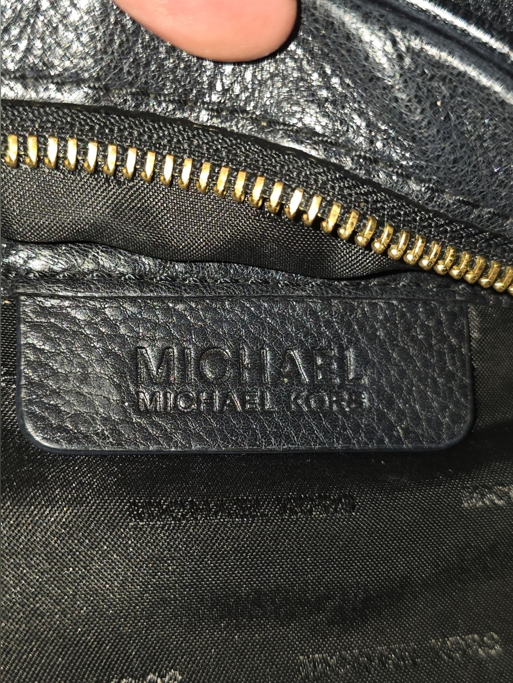 MICHAEL KORS GINNY STUDDED MD MESSENGER CROSSBODY BAG EUC With DUSTBAG - Picture 10 of 12